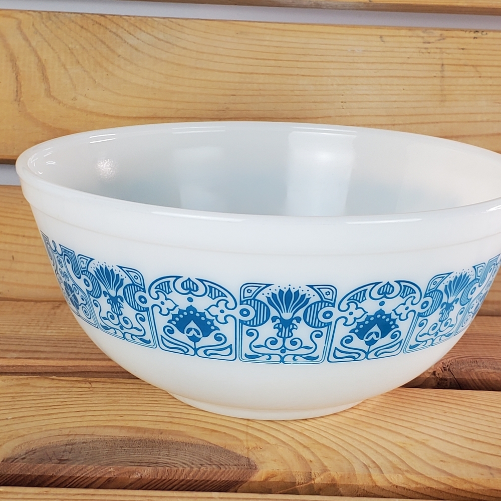 Vintage Pyrex Blue Horizon Mixing Serving Bowl 403